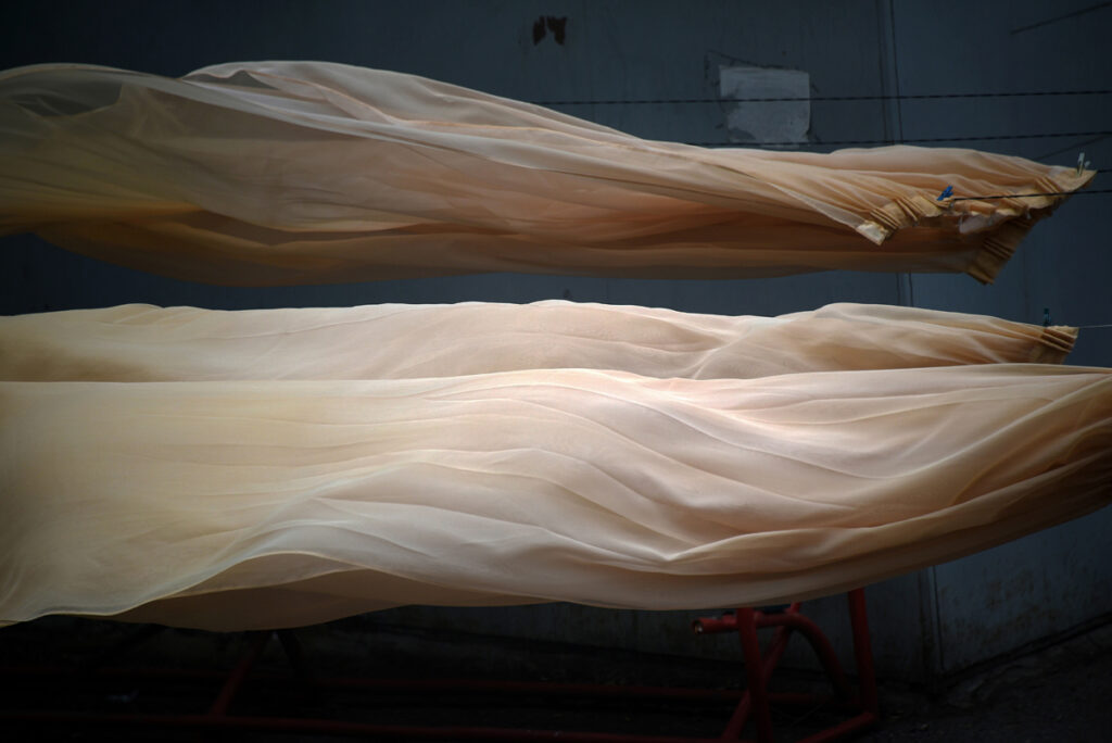 Сurtains in the wind / Les vagues du vent / Шторы на ветру
